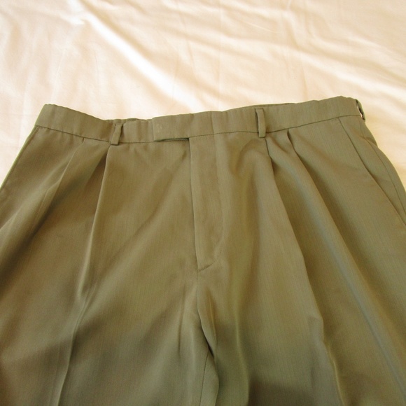 Haggar Men's dress pants, 38X32, cuffed, (0057) - Picture 2 of 6